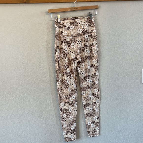 Offline by Aerie Pant Leggings Neutral Floral Yoga size medium - Picture 10 of 12